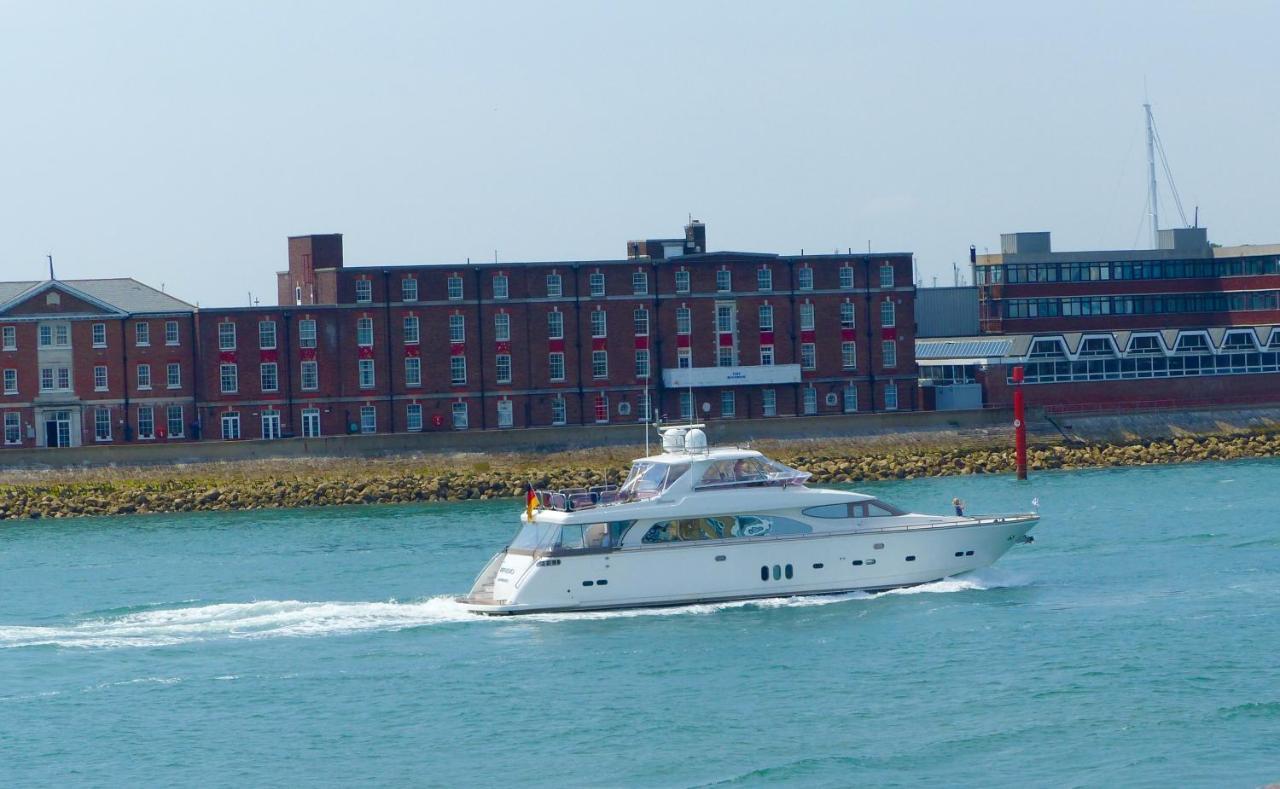 St Georges Balcony Suite With Parking Portsmouth Eksteriør billede