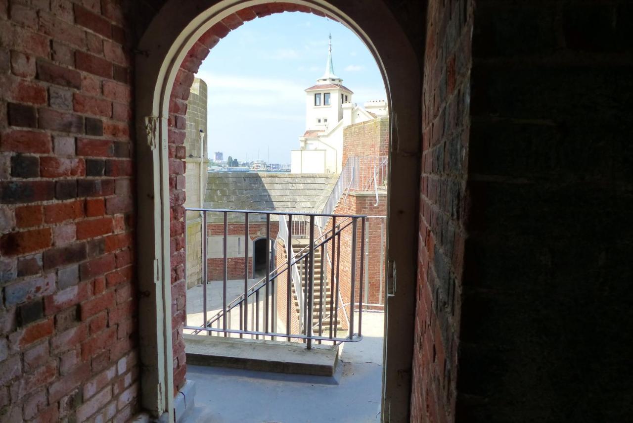 St Georges Balcony Suite With Parking Portsmouth Eksteriør billede